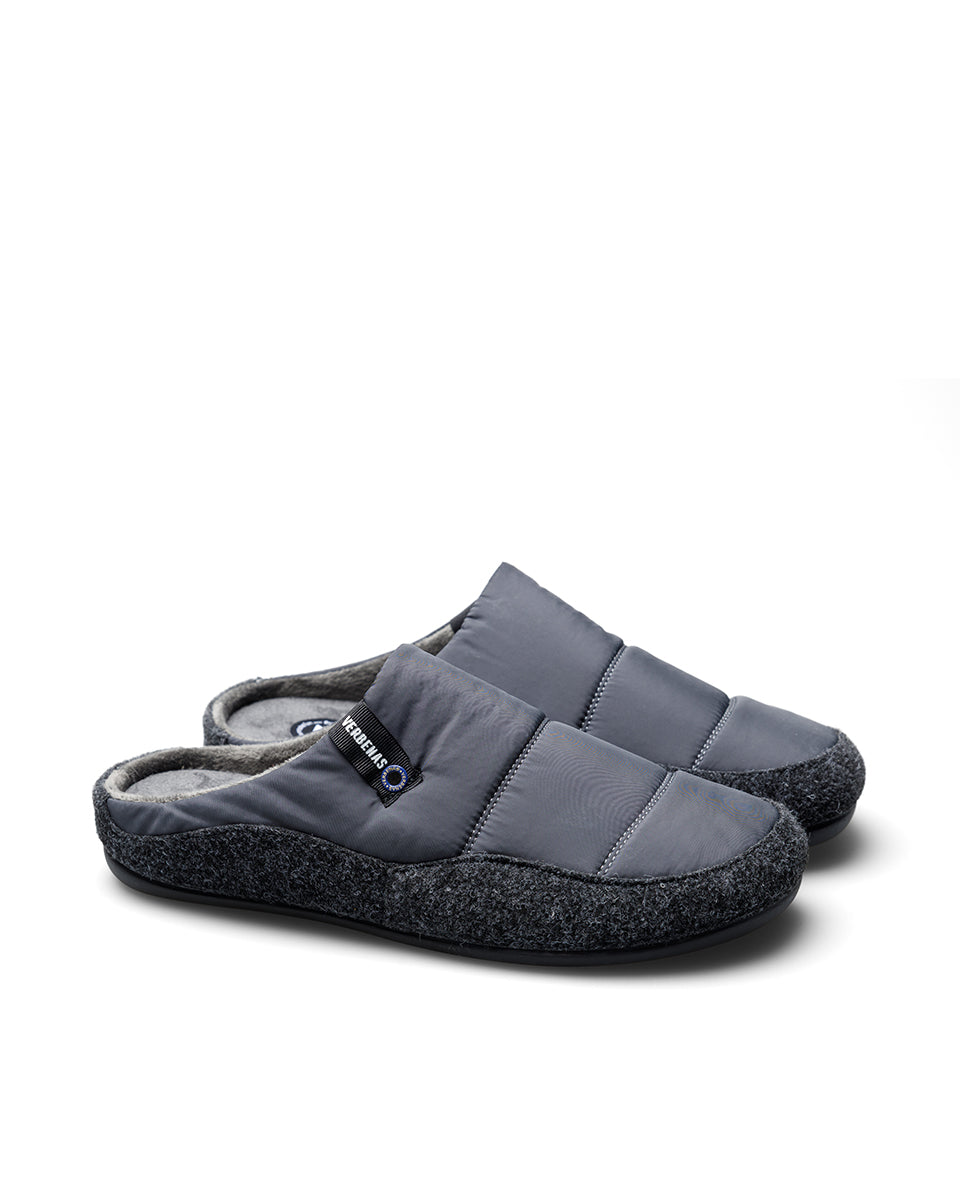 Earth House Slippers Quilted/Anthracite Spikes